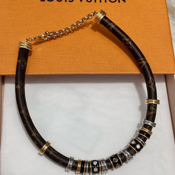 LV 🍁wild strass necklace new never used with box collectors piece - Picture 3 of 8